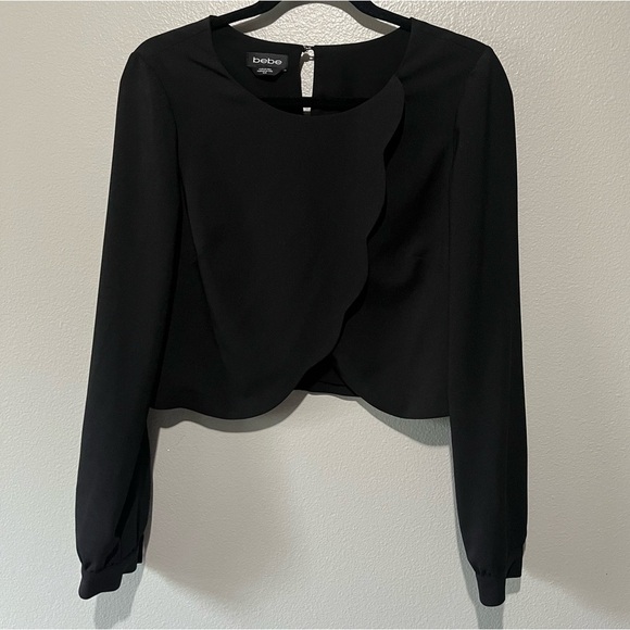 BEBE- NEW Cropped Long Sleeve Blouse with Cross Over Design Size M - Picture 1 of 4